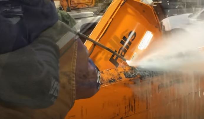 Spray water to Clean Asphalt Out of a Dump Truck