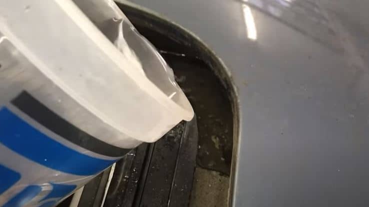 Test the Drainage of the Tube by Spilling Water