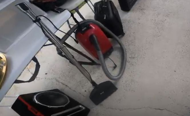 vacuum cleaner Yard Sale 