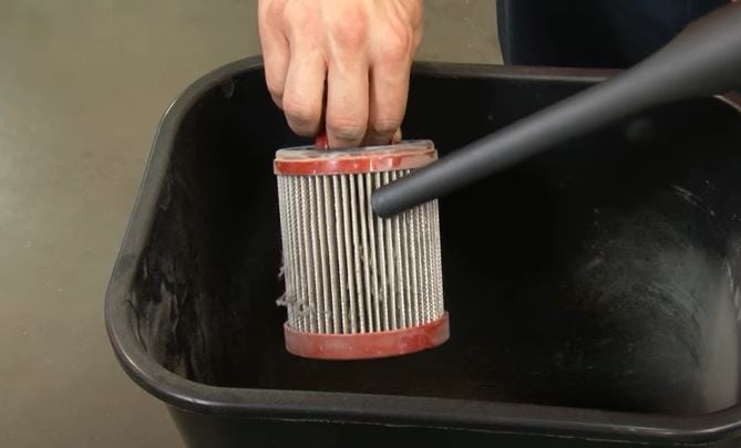 vacuum cleaner filter cleaning