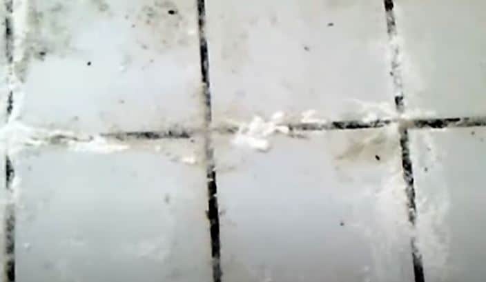 How to Clean Grout With Oxygenated Bleach