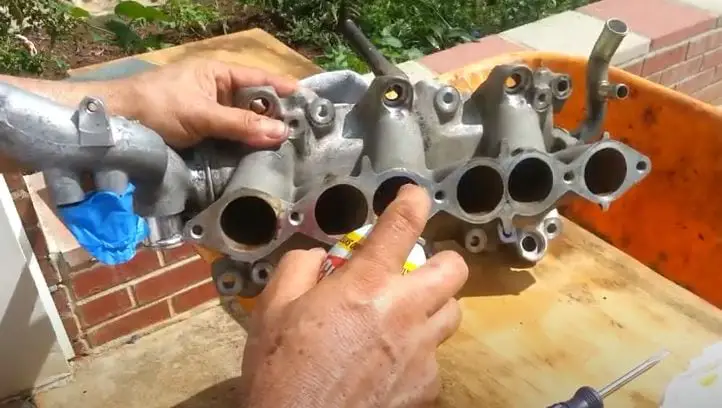 Use an Industrial Degreaser Liquid to Clean the Inside of Intake Manifold