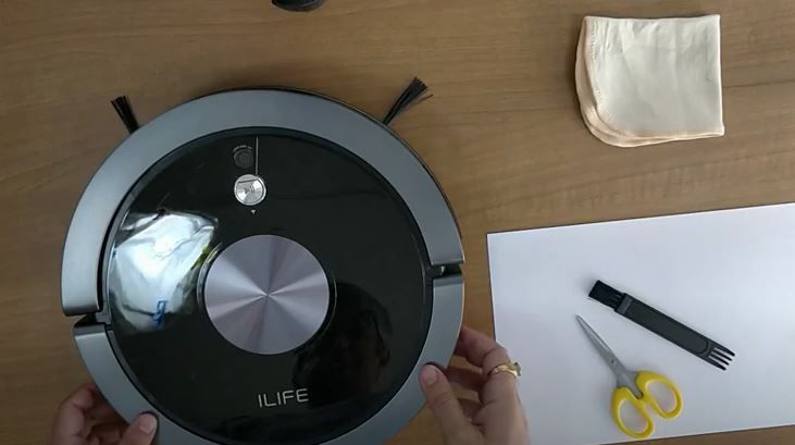 How to Clean a Robotic Vacuum Cleaner
